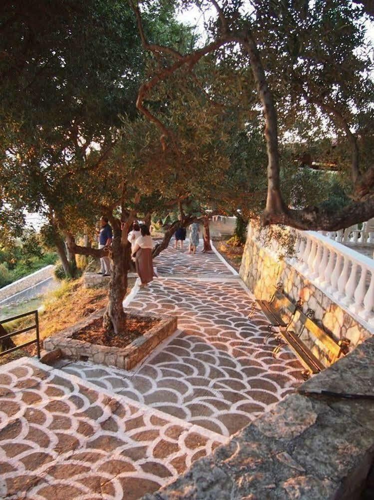 טסיליבי Sofos Apartments מראה חיצוני תמונה