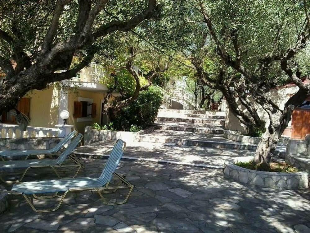 טסיליבי Sofos Apartments מראה חיצוני תמונה