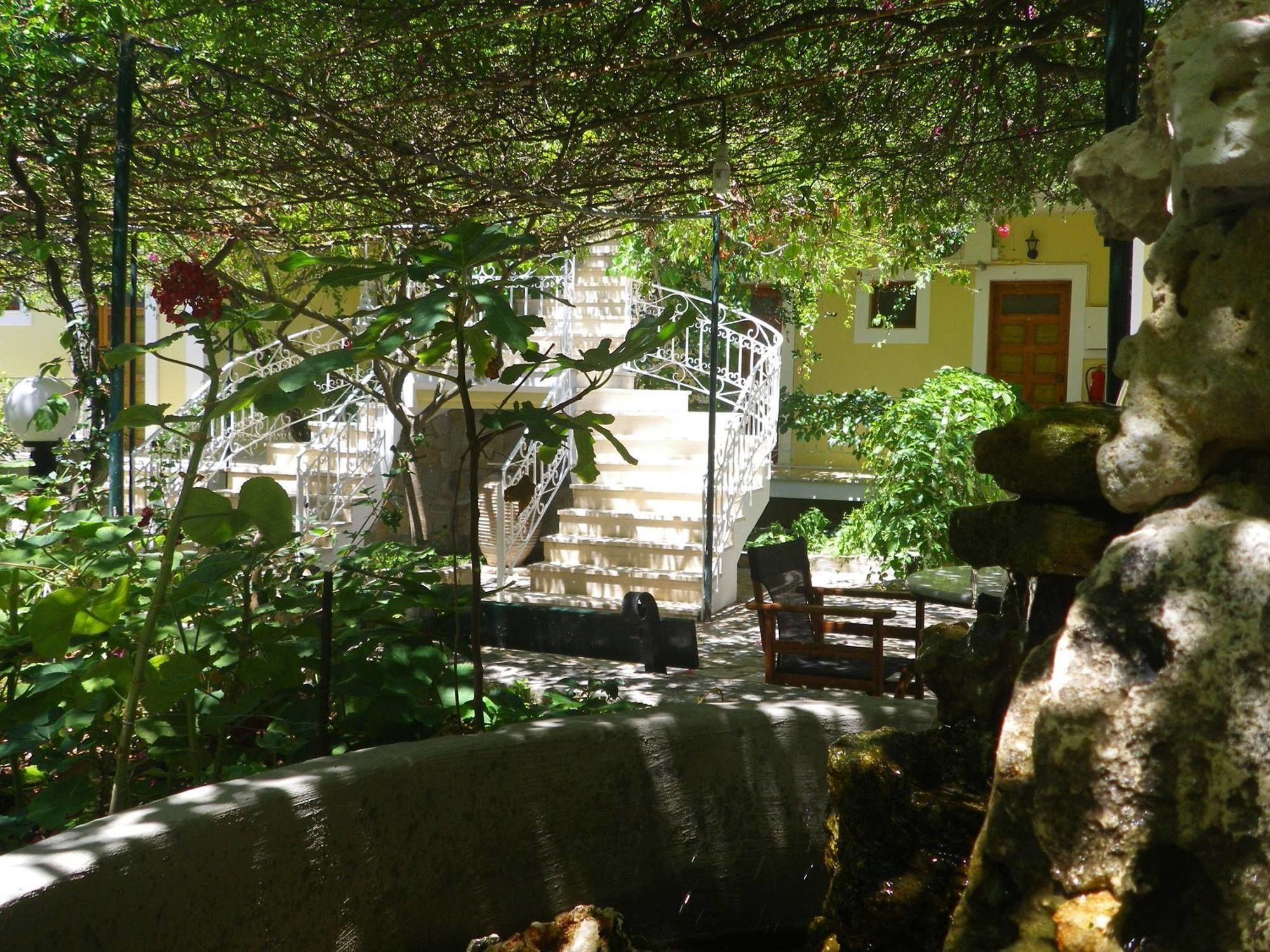 טסיליבי Sofos Apartments מראה חיצוני תמונה